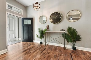 Interior - North Shore Nest / Private Bath/ Easy Downtown Access/ Walkable to All  Stadiums (Pittsburgh)