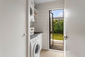 Interior - Golden Retreat Taupo (Taupō)