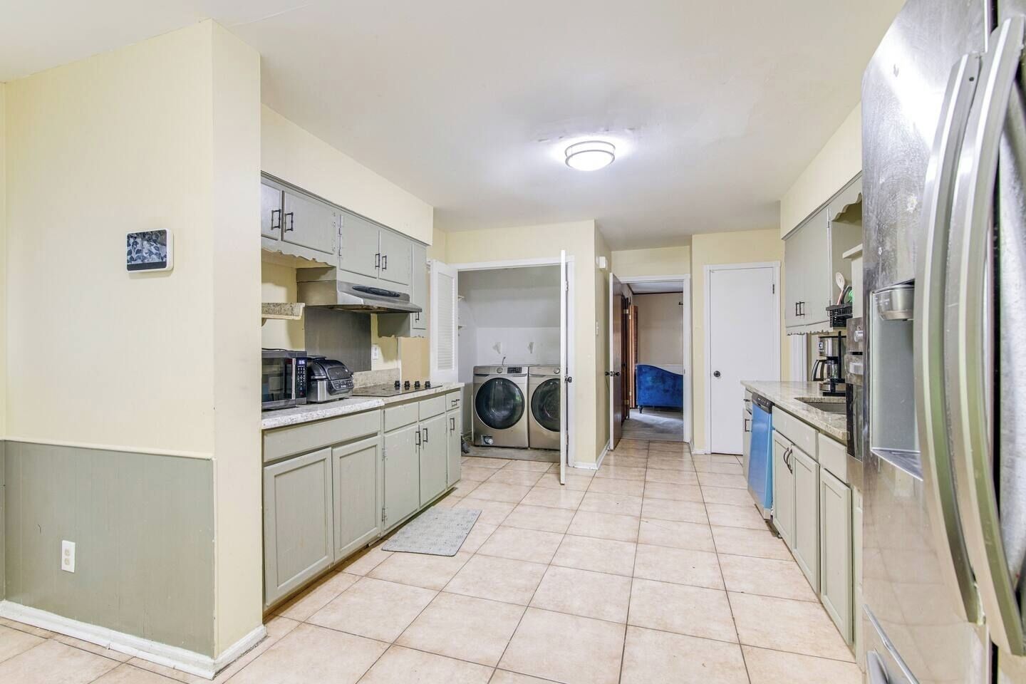 Kylskåp, mikrovågsugn, ugn och spishäll