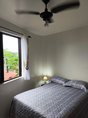 1 bedroom, iron/ironing board, free WiFi, bed sheets - Apartment Canasvieiras 204, tranquility, comfort and lots of peace! (Florianópolis)