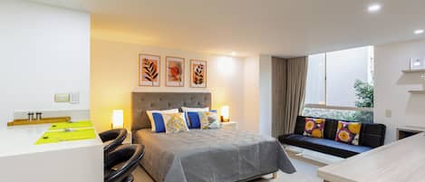 Comfort-lejlighed - byudsigt | Mørklægningsgardiner, strygejern/strygebræt, gratis Wi-Fi, sengetøj