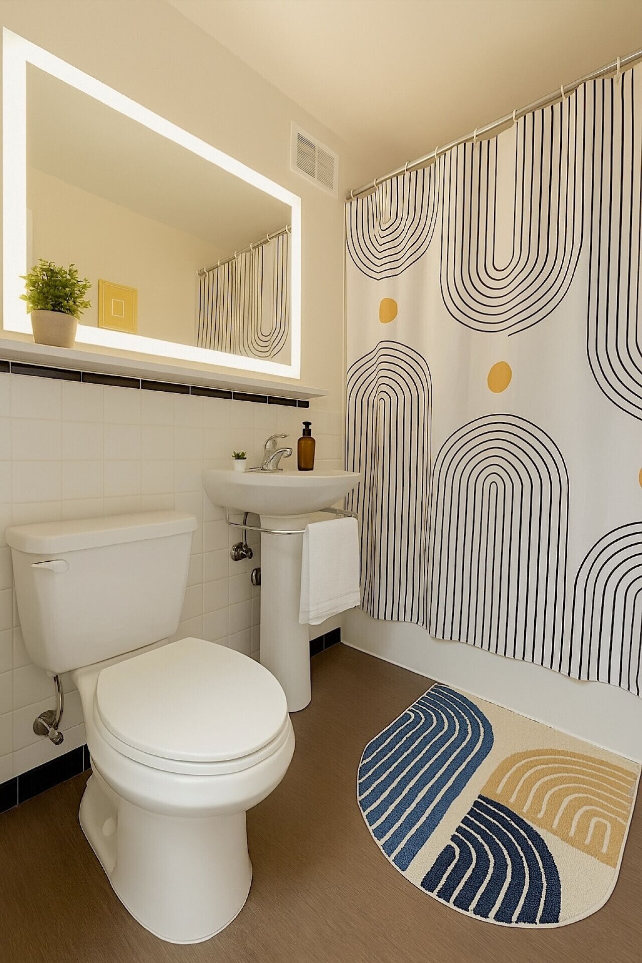 Een moderne badkamer met toilet, wastafel en spiegel.