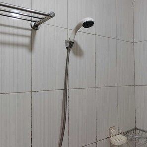 Monolocale Basic | Bagno | Doccia, asciugamani, sapone