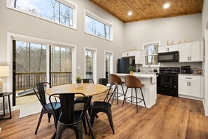 Fridge, microwave, oven, stovetop - Private | Hot Tub | Stargazing | Mountain View (Stanton)