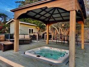 Terrace/patio - Trinidad Oceanfront Luxury Rental – 3BR, Hot Tub & Panoramic Coastal Views (Trinidad)