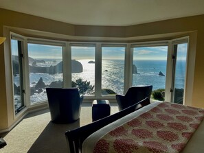 3 bedrooms, iron/ironing board, free WiFi, bed sheets - Trinidad Oceanfront Luxury Rental – 3BR, Hot Tub & Panoramic Coastal Views (Trinidad)