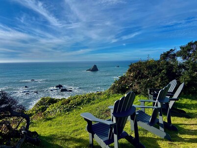 Trinidad Coastal Retreat – Open Living, Panoramic Ocean Views & Stylish Comfort