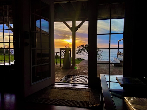Ocean-view studio near redwoods and beaches—your basecamp for Trinidad adventure.