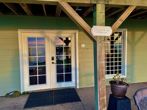 Exterior detail - Ocean-view studio near redwoods and beaches—your basecamp for Trinidad adventure. (Trinidad)