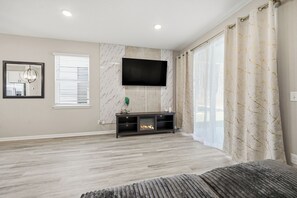 3 bedrooms, free WiFi, bed sheets - Comfortable 3BR Westside Home | Chill & Relax (Jacksonville)