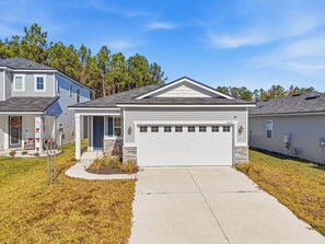 Exterior - Comfortable 3BR Westside Home | Chill & Relax (Jacksonville)