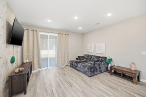 Smart TV, fireplace - Comfortable 3BR Westside Home | Chill & Relax (Jacksonville)