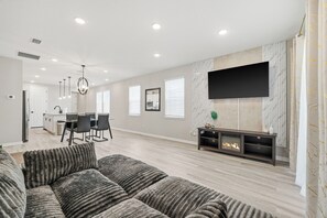 Smart TV, fireplace - Comfortable 3BR Westside Home | Chill & Relax (Jacksonville)