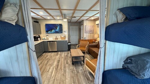 Floating house on the beautiful Norris Lake!