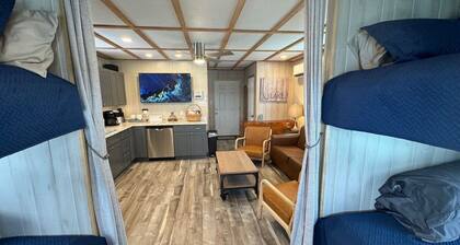 Floating house on the beautiful Norris Lake!