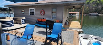 Floating house on the beautiful Norris Lake!