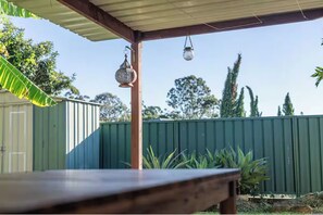 Property grounds - Bertie's - Affordable Comfort for the Whole Crew (Sunnybank Hills)