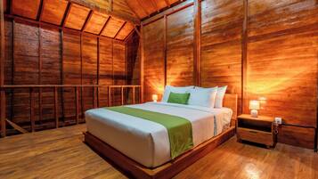 Villa, balkong, utsikt mot høyde | Skrivebord, wi-fi (inkludert) og sengetøy