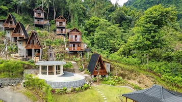 Villa, balcón, vistas a la piscina | Vistas desde la habitación