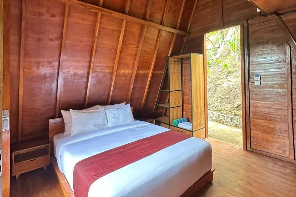 Villa, Balcony, Pool View | Desk, free WiFi