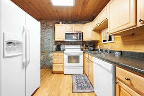 Coffee/tea maker, fridge, microwave, oven - Mountain Stone Cabin by Creek with Hot Tub; 7 Mins to Skiing & Hiking (Beech Mountain)