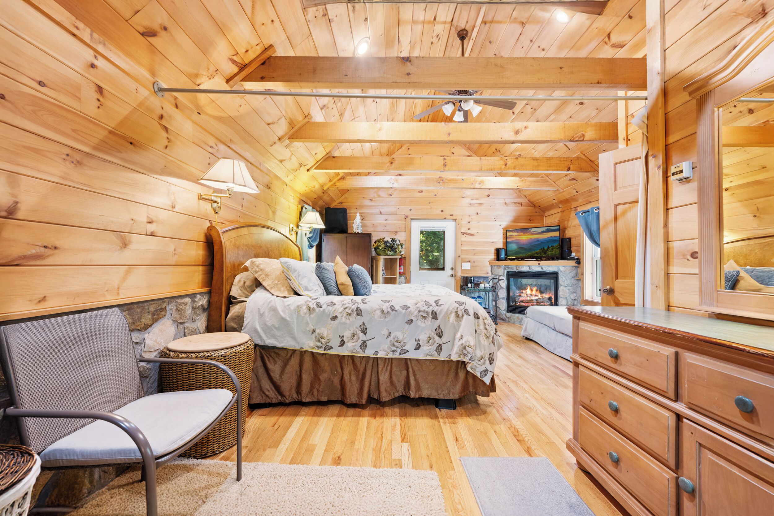 WiFi (無料)、ベッドシーツ