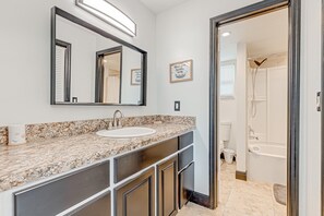 Towels - 3BR/2.5BA Indialantic Duplex: Dog-Friendly Fenced Yard, Walk to Paradise Beach & Private Balcony (Melbourne)