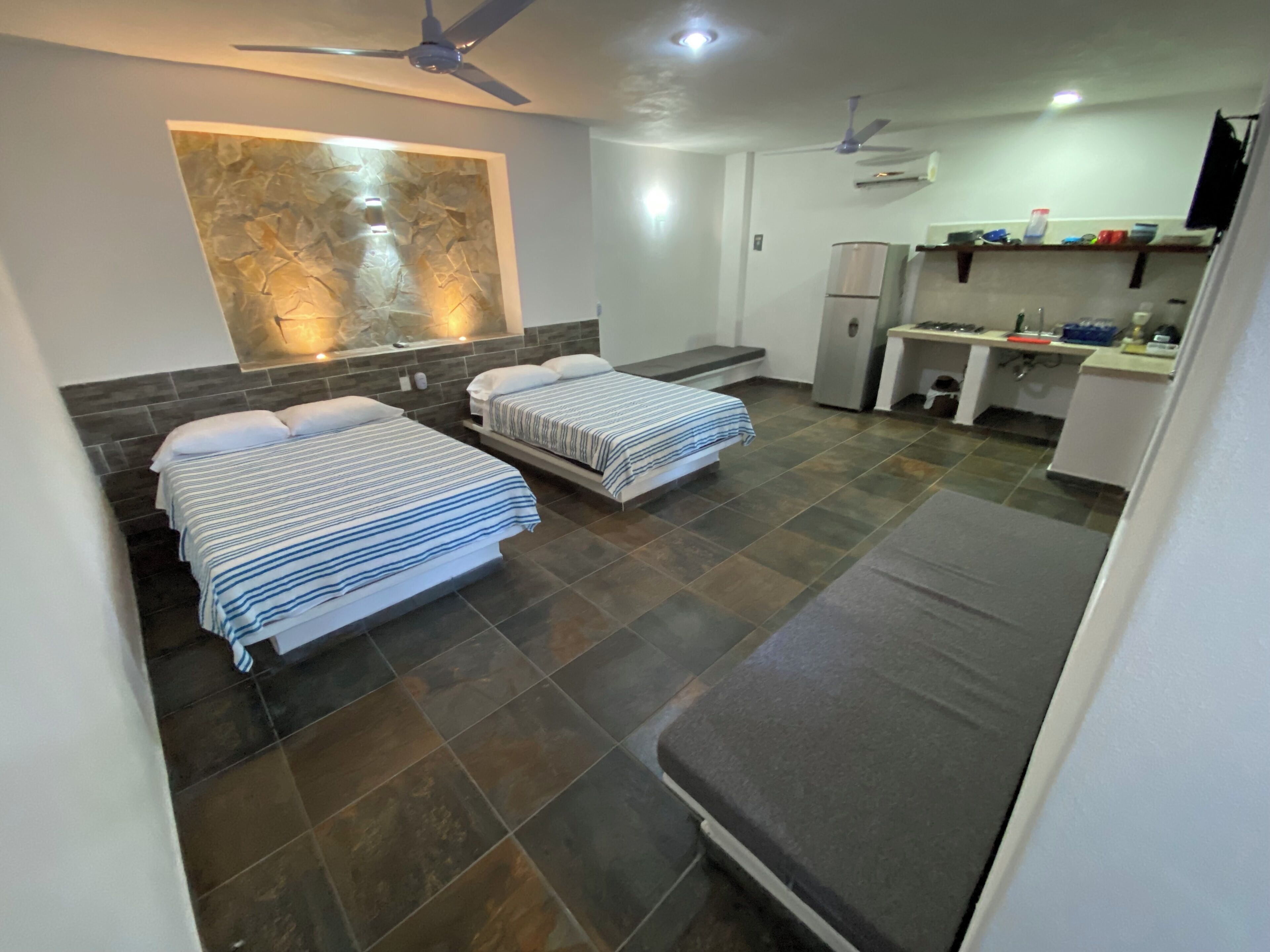 1 soverom, internettilgang og sengetøy