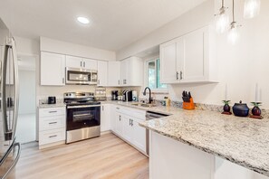 Fridge, microwave, oven, stovetop - 3BR snowbird-friendly home with enclosed yard, W/D (Palm Bay)