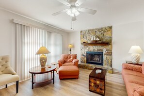 Living area - 3BR snowbird-friendly home with enclosed yard, W/D (Palm Bay)