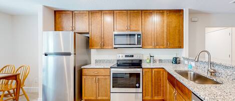 冷蔵庫、電子レンジ、オーブン、食器洗い機