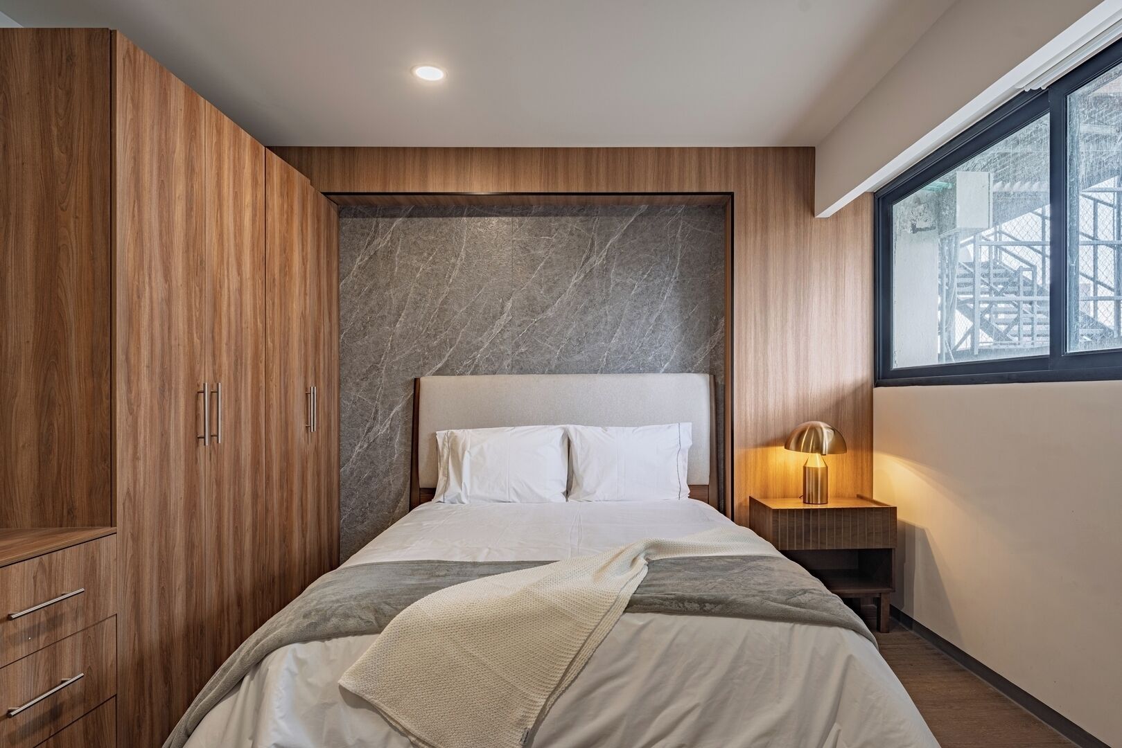 1 多间卧室、床单