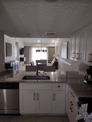Fridge, microwave, oven, stovetop - LUXURY VILLA RESORT MINUTES FROM DISNEY SLEEPS 10-12 (Kissimmee)