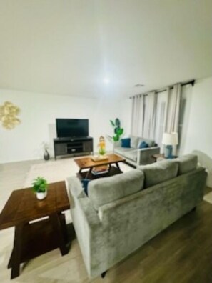 Talo, 4 makuuhuonetta, ilmastointi | Oleskelualue