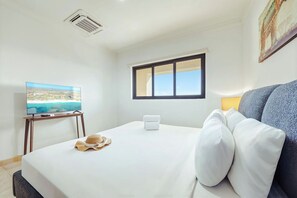 1 bedroom, iron/ironing board, WiFi, bed sheets - Modern 1BR1BA Escape  Close to Beach  Pool  Gym (Noord)