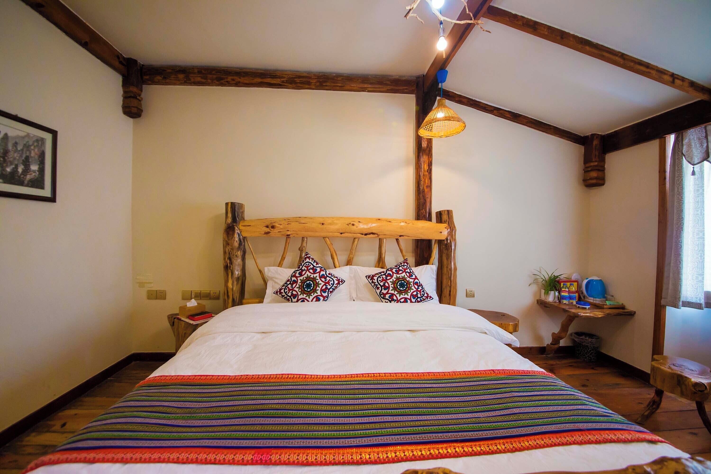 Comfort Double Room, Mountain View | Living area | TV