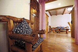 Deluxe Suite, Mountain View | Desk, laptop workspace, blackout drapes, free WiFi - Xiangxi Dreamweaver Inn (Zhangjiajie)