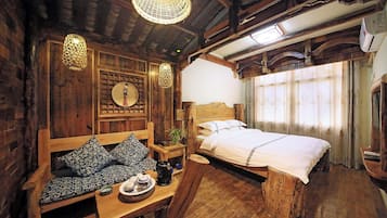 Habitación doble Confort, vista a la montaña | Escritorio, espacio para trabajar con laptop y cortinas blackout