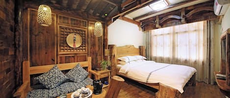 Dobbeltrom – comfort, fjellutsikt | Skrivebord, skrivebord for bærbar PC og blendingsgardiner