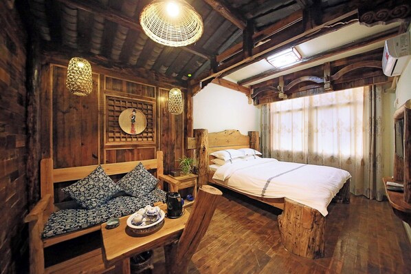 Comfort Double Room, Mountain View | Desk, laptop workspace, blackout drapes, free WiFi - Xiangxi Dreamweaver Inn (Zhangjiajie)