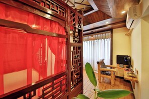 Luxury Suite, Mountain View | Desk, laptop workspace, blackout drapes, free WiFi - Xiangxi Dreamweaver Inn (Zhangjiajie)