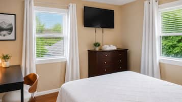 3 bedrooms, desk, iron/ironing board, free WiFi