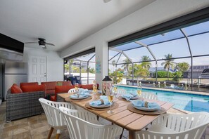 Dining - Stunning Gulf Access•Jacuzzi•Fishing•Bikes• Kayaks (Cape Coral)