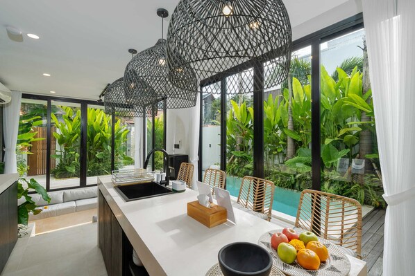 Basic Villa | Dining - Villa Sapta (Cemagi)