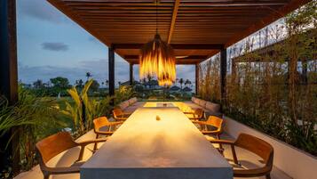 Basic House | Outdoor dining