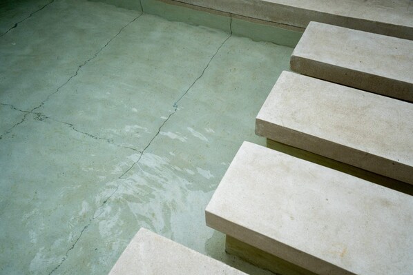 A set of concrete steps leading up to a higher level. - Villa Sevu 3 (Cemagi)