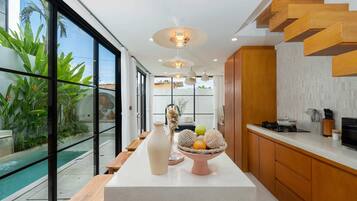Basic House | Private kitchen | Fridge, microwave, stovetop, toaster