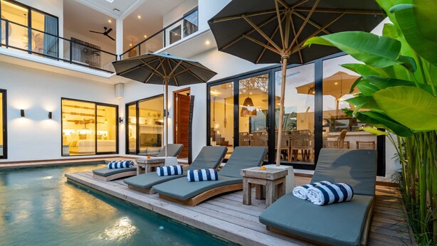 Basic Villa | Havuz | Açık yüzme havuzu