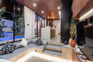 베이직 빌라, 바다 전망 | 거실 공간 | TV, 스트리밍 서비스