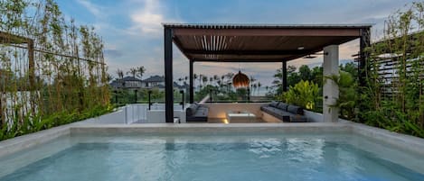 Villa básica, vista al mar | Alberca | Alberca al aire libre